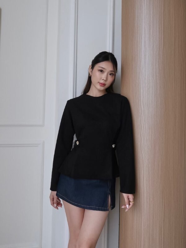ginee_20260728225957821_4281938929.jpeg HER OFFICIAL - NOAH TOP / Suede Top