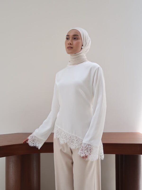 ginee_20260728230205259_4173346109.jpeg Her Official - ZIA BLOUSE / Silk Lace Blouse