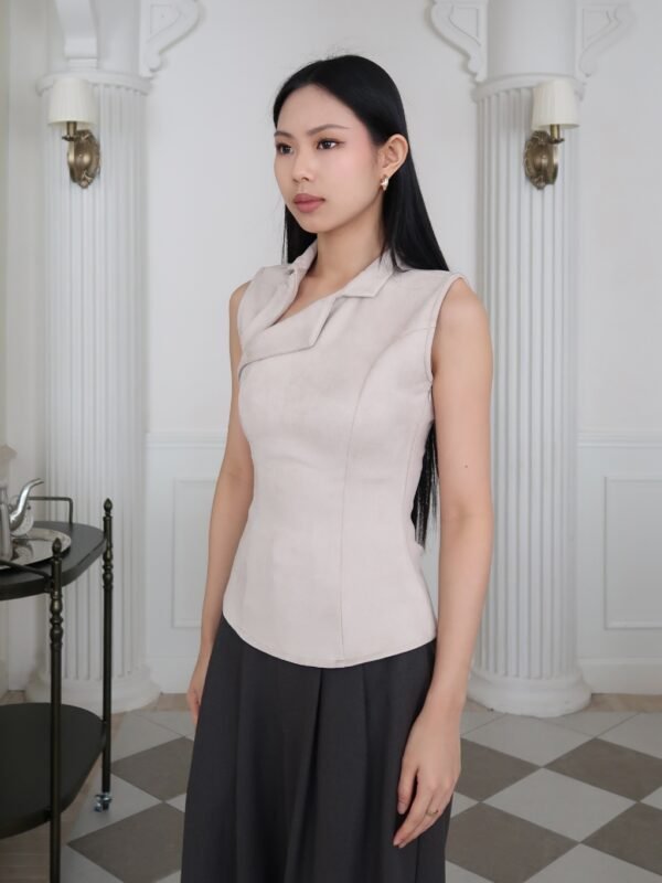 ginee_20260728231914733_5549522680.jpeg Her Official - SOFIA TOP / Suede Top