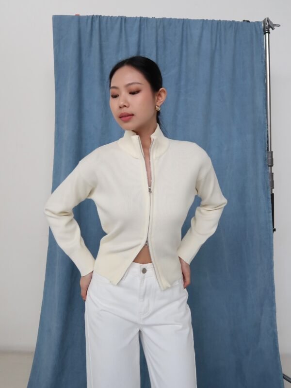 ginee_20260728232330312_2279254137.jpeg HER OFFICIAL - MAVEN ZIP UP JACKET / Knit Jacket