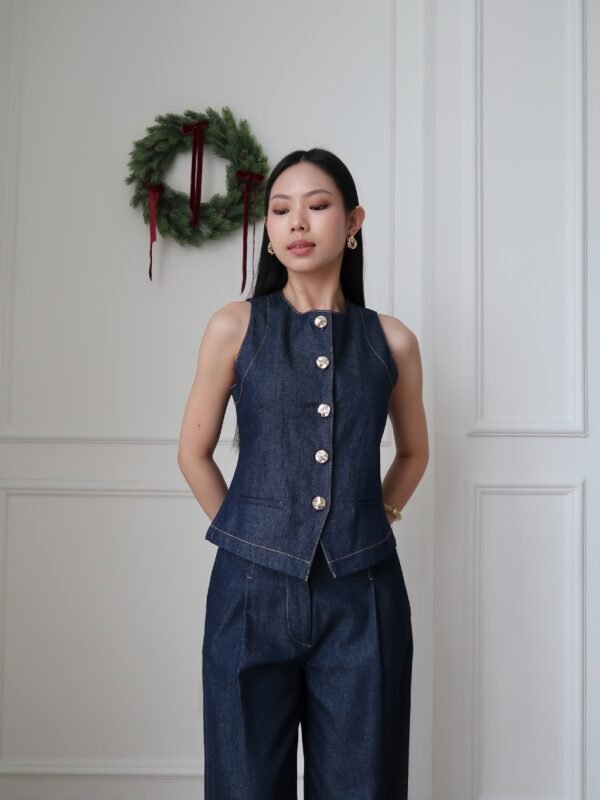 ginee_20260728235129627_0848676033.jpeg HER OFFICIAL - WARREN TOP / Denim Top