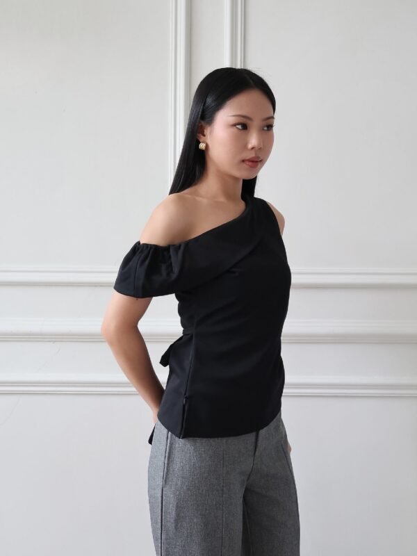 ginee_20260729010549063_3557640798.jpeg HER OFFICIAL - MARGO TOP / Off Shoulder Top