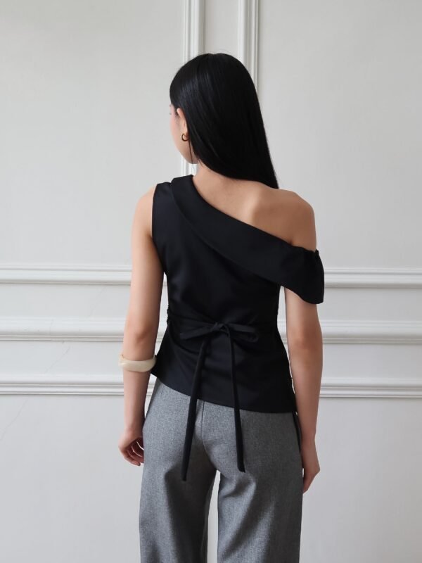 ginee_20260729010549342_4079209283.jpeg HER OFFICIAL - MARGO TOP / Off Shoulder Top