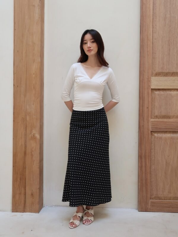 HER OFFICIAL - TULLY TOP / V- Neck Lace Top