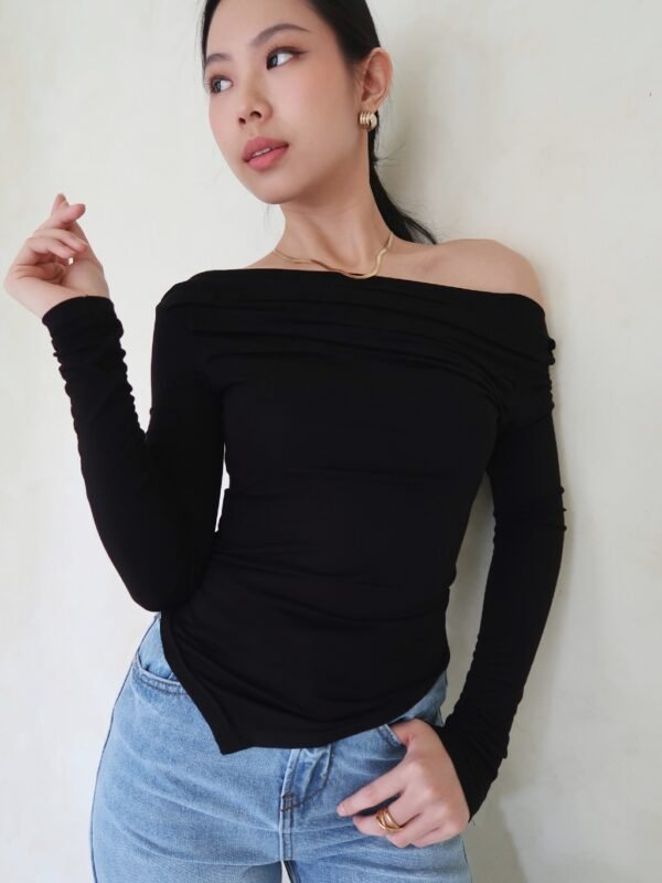 ginee_20260730004101955_7086524913.jpeg Her Official - EVA TOP LONG SLEEVE / Off Shoulder Top / Lengan Panjang