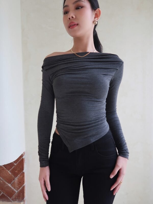 ginee_20260730004102161_7347471041.jpeg Her Official - EVA TOP LONG SLEEVE / Off Shoulder Top / Lengan Panjang